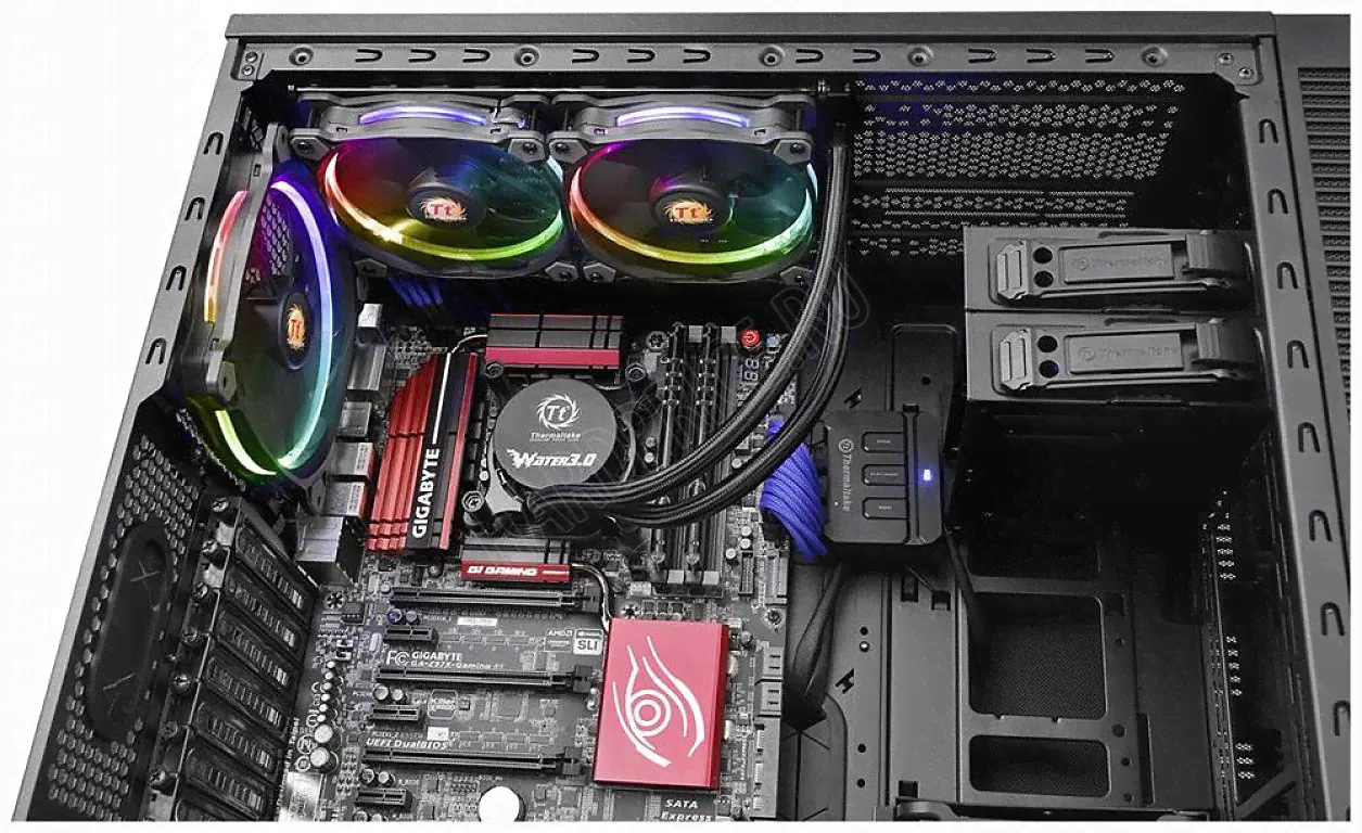 Водяная система охлаждения Thermaltake Water 3.0 Riing RGB 240-1