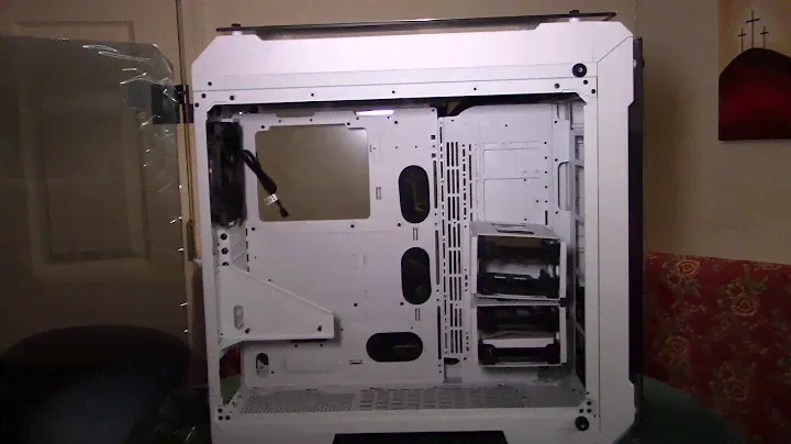 Unboxing Thermaltake View 71 Snow