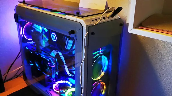 Hier einmal ein Video zum Thermaltake View 71 TG Tempernd Glass Snow Edition ( Deutsch)