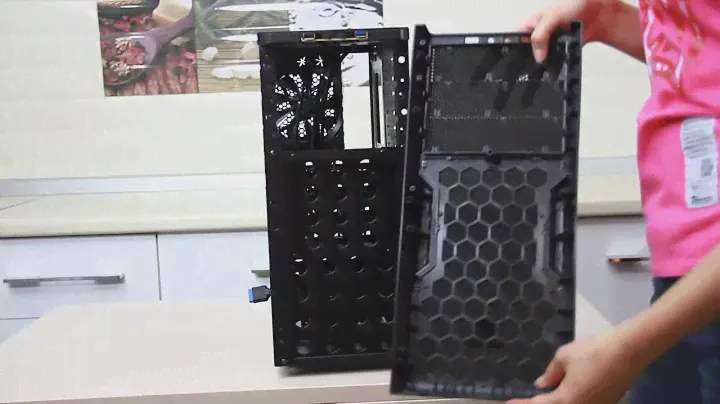 Thermaltake Versa H22 первый в мире обзор