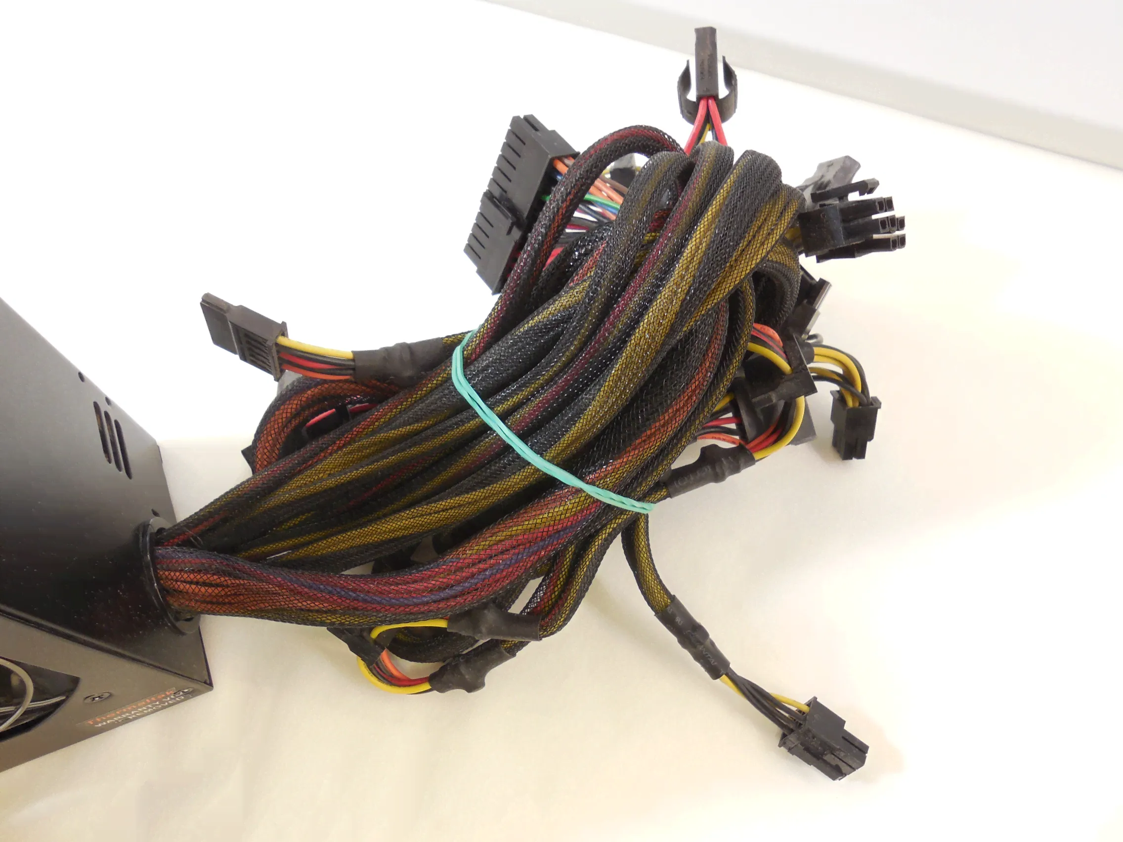 Блок питания Thermaltake TR2 700W-1