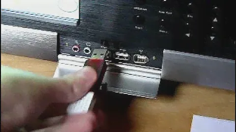 Дверца передних портов DH-102